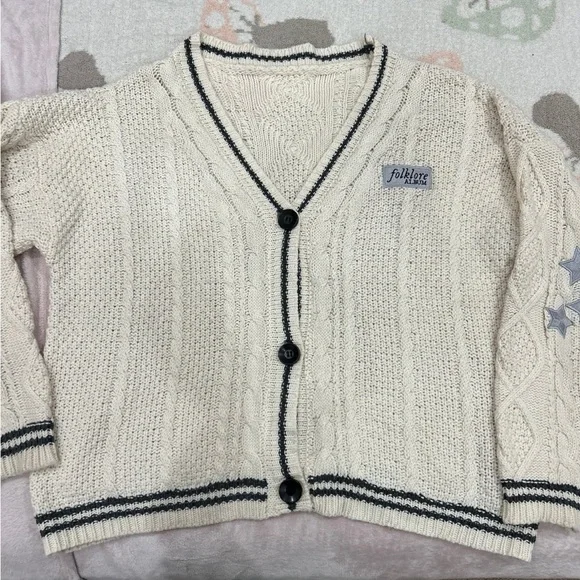 Taylor Swift og cardigan - Picture 2 of 4